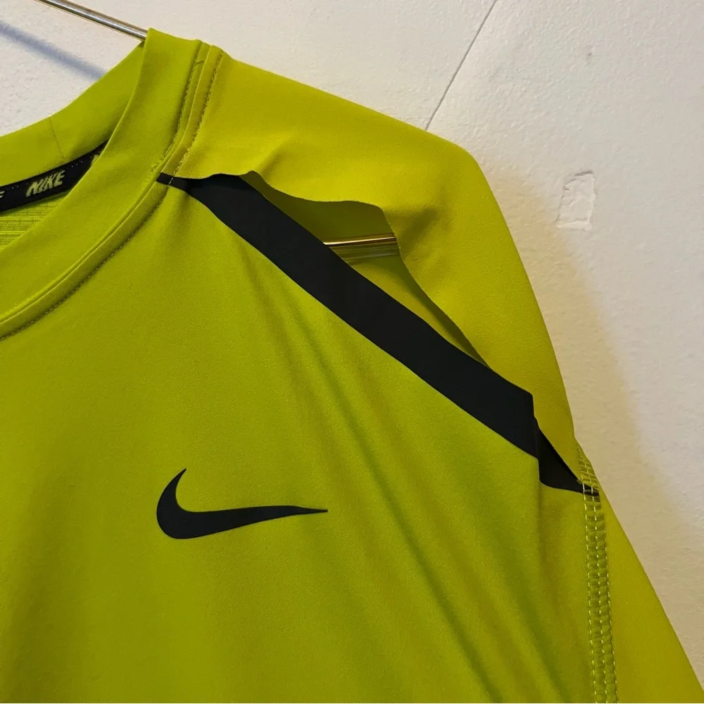 Nike‎ Dri Fit Breathable Cut Out Athletic T-shirt Size XL Running - Picture 2 of 13
